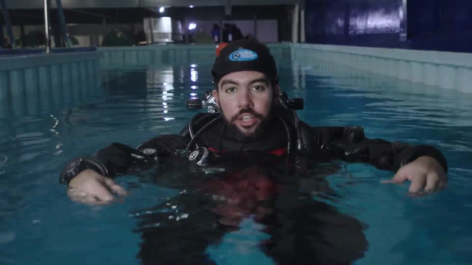 دبي Hidden Gems: Dive Garage