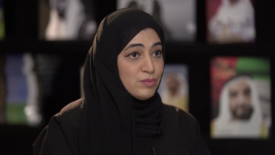 بصمة قلم: قصة حياة الكاتبة الإماراتية مريم جمعة فرج