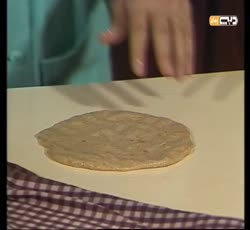 السفرة الخليجية: الخبز الأحمر المحلى