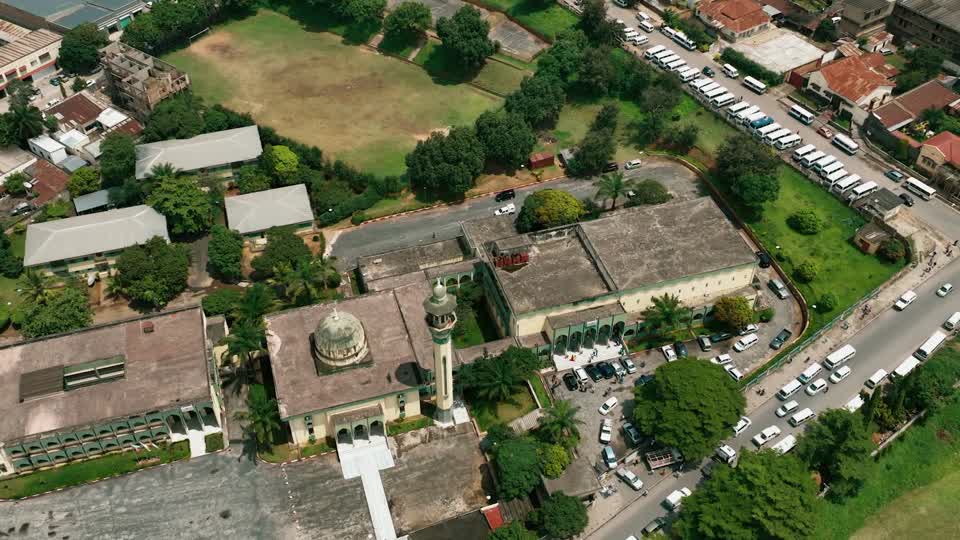 الطبول المقدسة