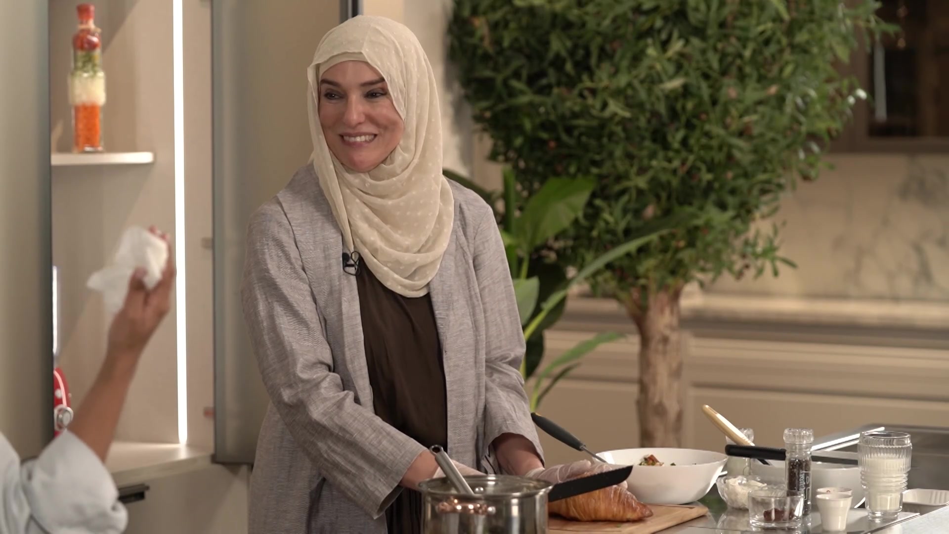 مكونات خليط البشاميل، وحشوة شطيرة الطماطم، ومكونات براونيز توبليرون